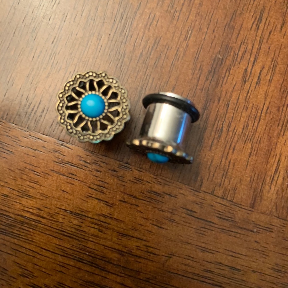 Plugs 00
